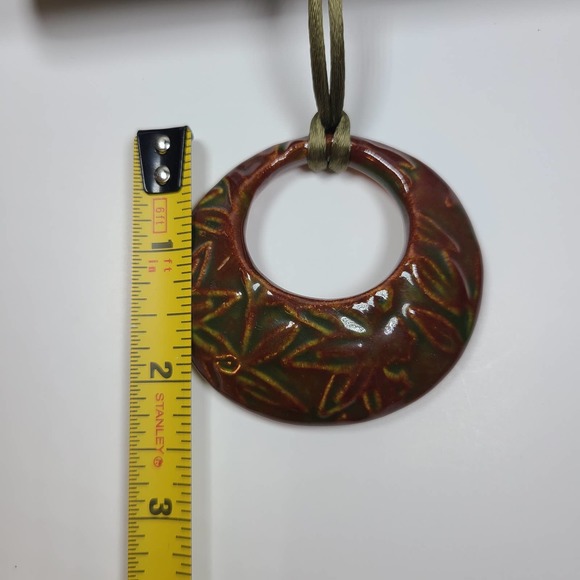 Ceramic Pendant Necklace with Silk Adjustable Rope Handmade Green Leaf Round 2" - Picture 7 of 8